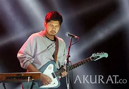 Petra Sihombing Semenjak Internet Songs